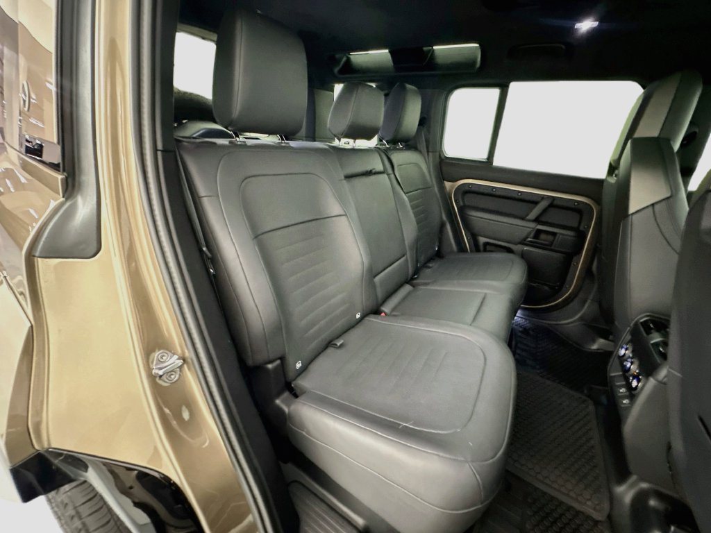 Used 2025 Land Rover Defender 110 AWD/4WD image 30