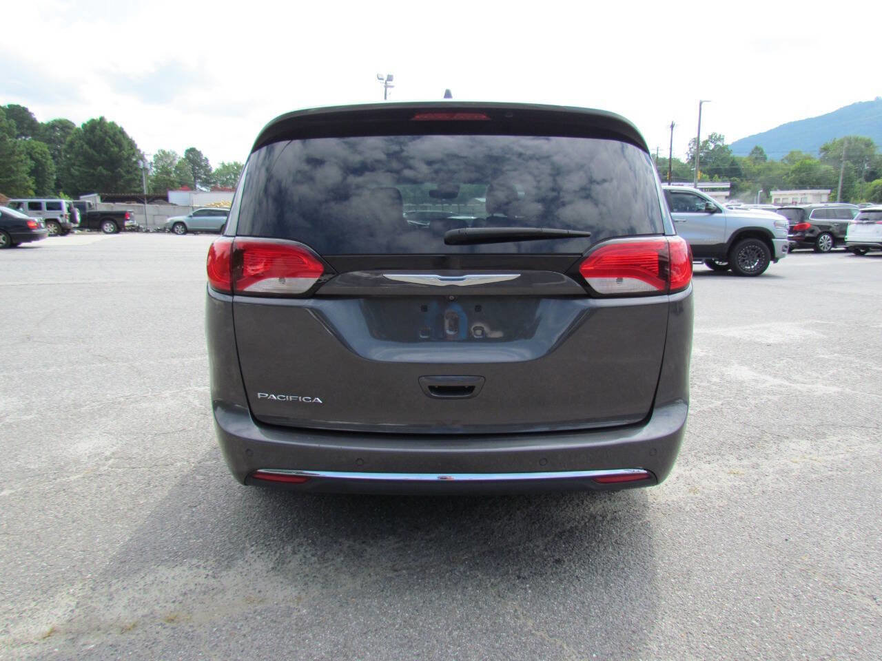 Used 2017 Chrysler Pacifica Touring-L Plus w/ Advanced Safetytec Group image 6