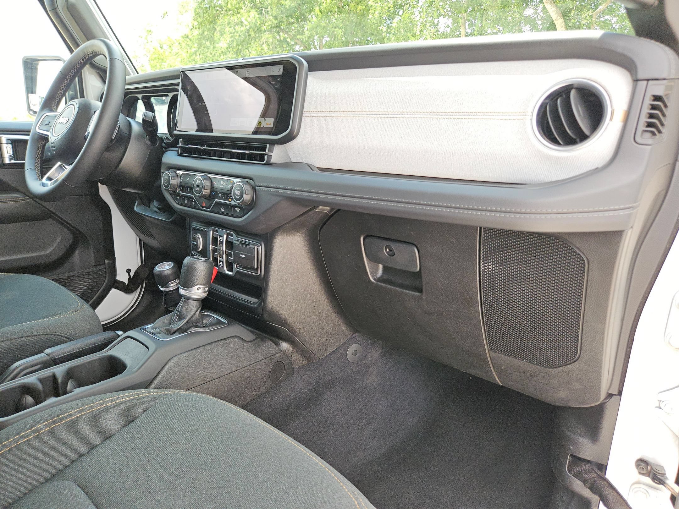Used 2025 Jeep Wrangler Unlimited Sahara AWD/4WD image 28