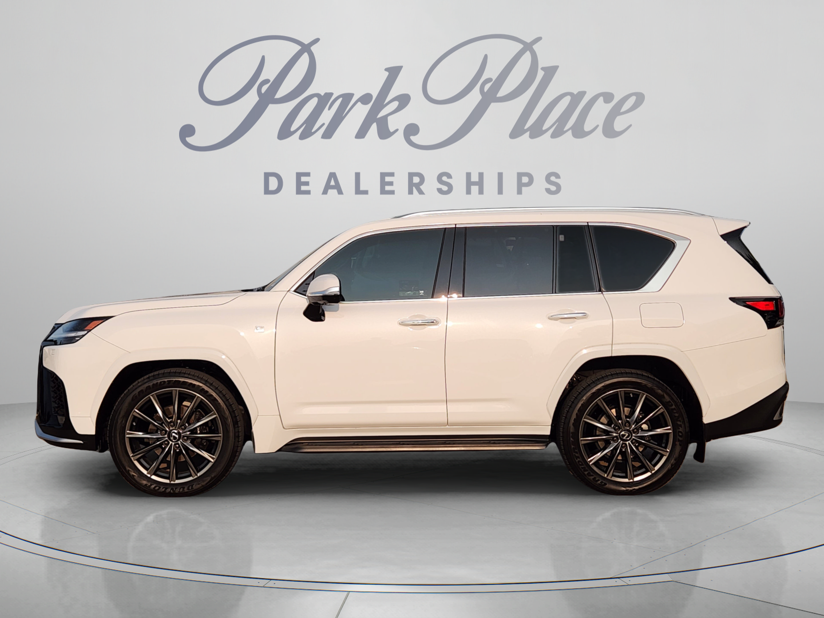 Used 2023 Lexus LX 600 F Sport w/ Accessory Package (Z1) AWD/4WD image 2