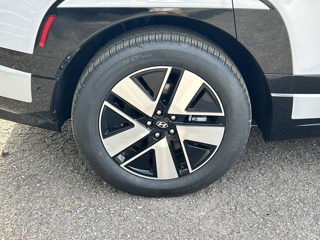 New 2026 Hyundai Ioniq 9 SEL image 11
