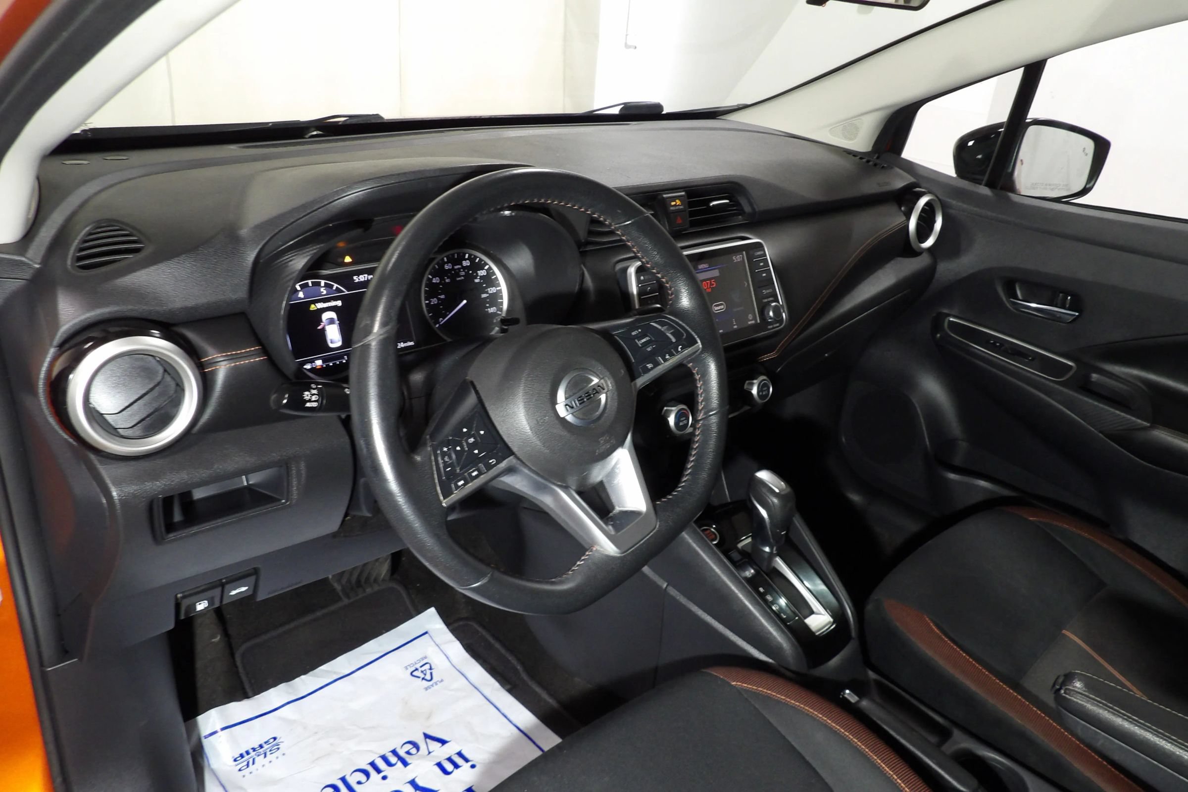 Used 2022 Nissan Versa SR FWD image 11