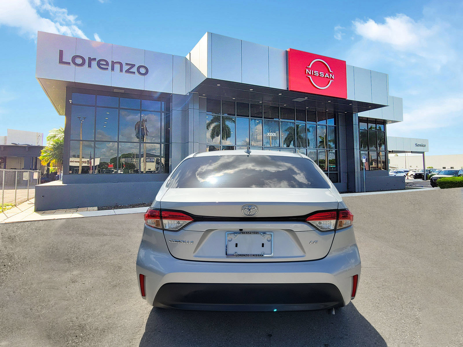 Used 2023 Toyota Corolla LE w/ LE Convenience Package FWD image 6