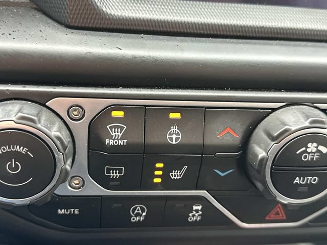 Used 2023 Jeep Wrangler Unlimited Sahara w/ Cold Weather Group AWD/4WD image 28