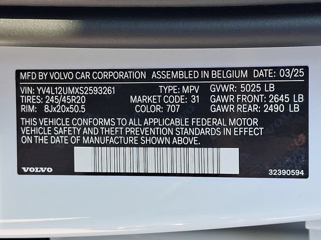 Certified 2025 Volvo XC40 B5 Ultra AWD/4WD image 29