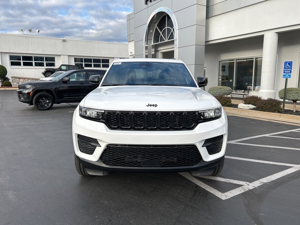 New 2025 Jeep Grand Cherokee Altitude AWD/4WD image 7