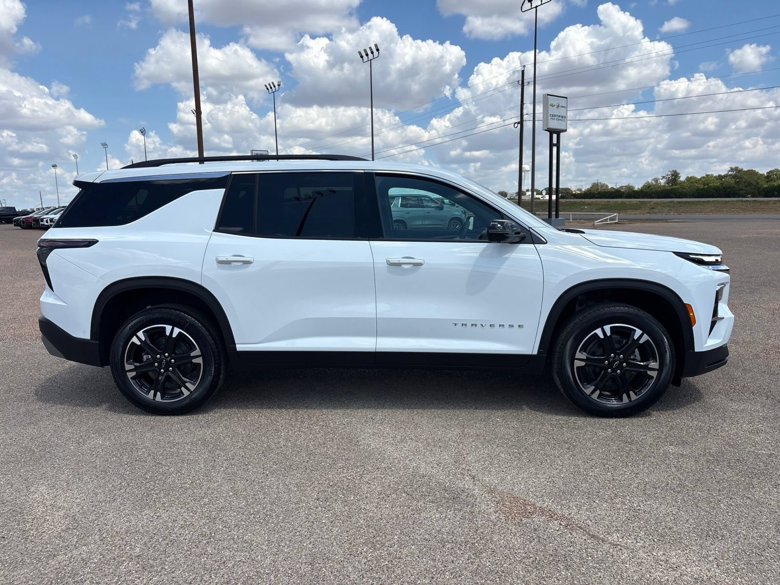 New 2027 Chevrolet Traverse LT w/ Sun and Wheel Package FWD image 7