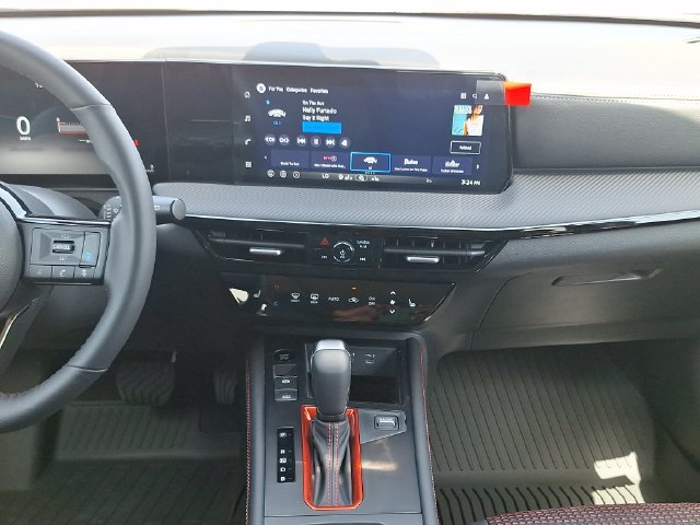 New 2026 Nissan Kicks SR w/ SR Premium Package FWD image 17
