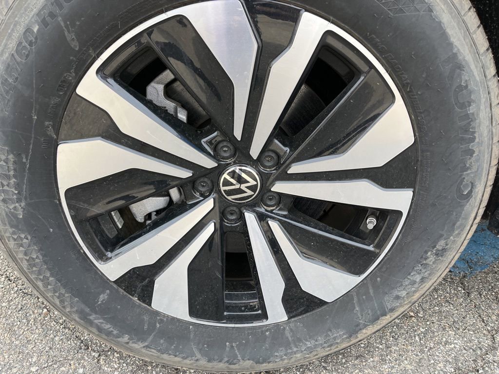New 2025 Volkswagen Atlas Cross Sport SE AWD/4WD image 15