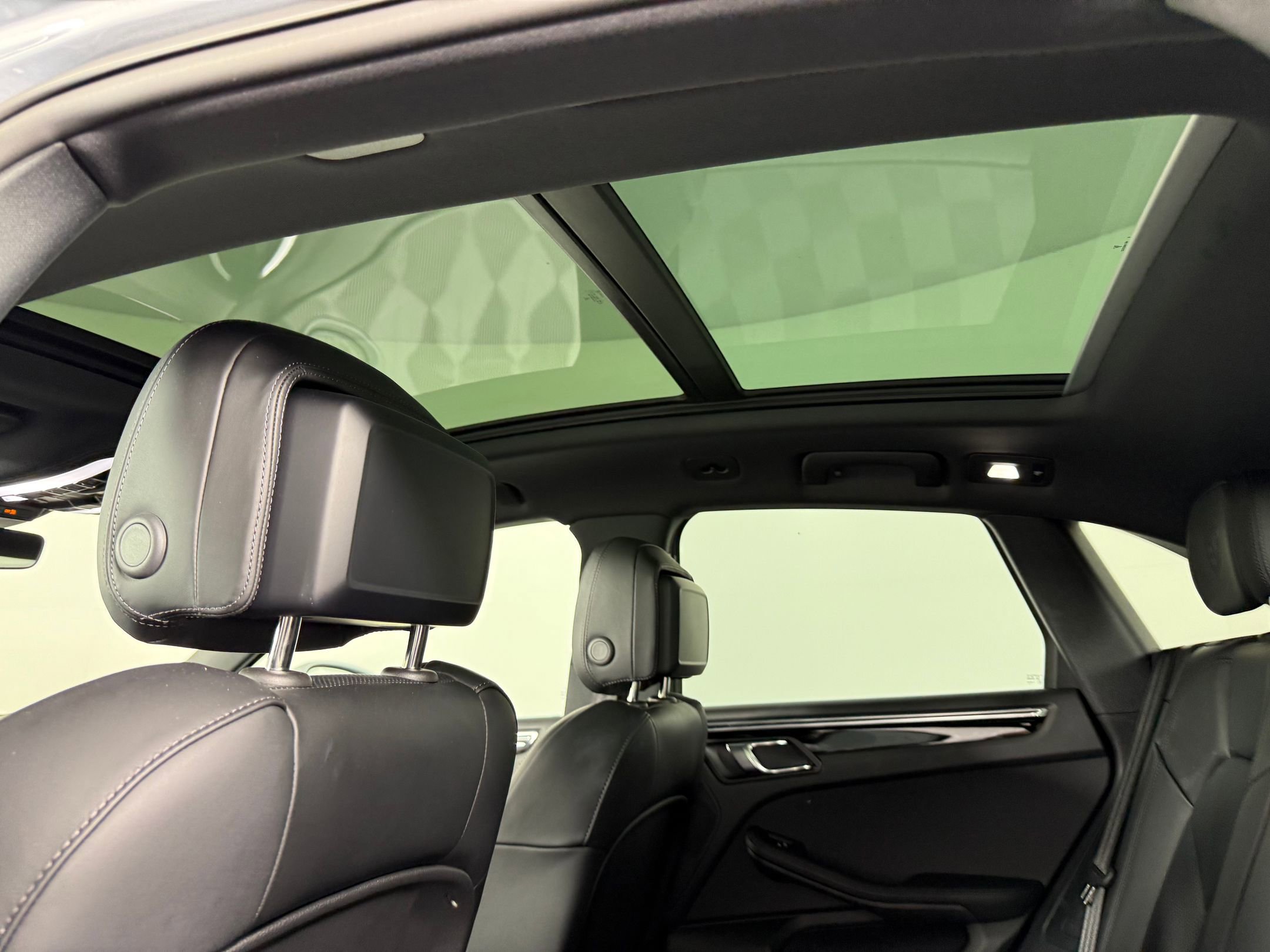 New 2025 Porsche Macan image 17