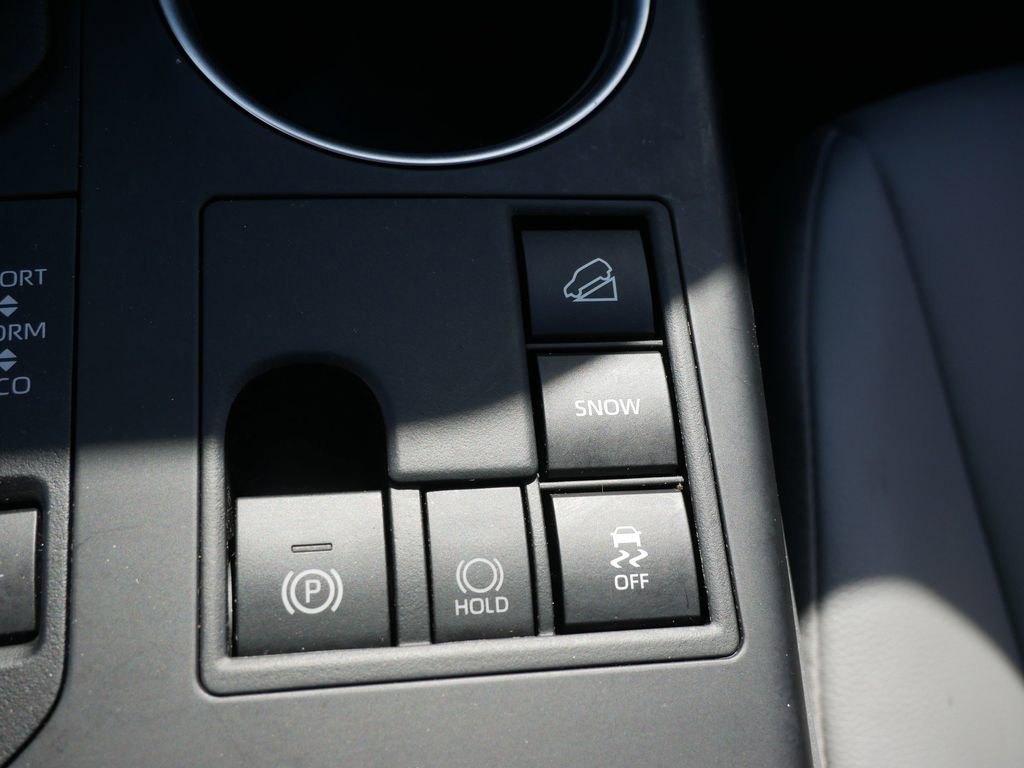 Used 2023 Toyota Highlander XLE AWD/4WD image 23