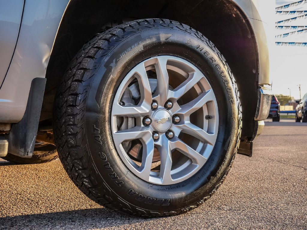 Used 2019 Chevrolet Silverado 1500 LT w/ All-Star Edition AWD/4WD image 9