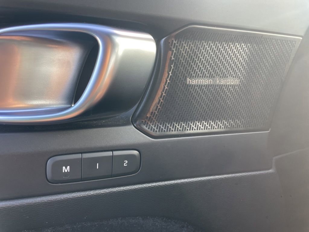 Used 2021 Volvo XC40 T5 R-Design w/ Advanced Package image 30