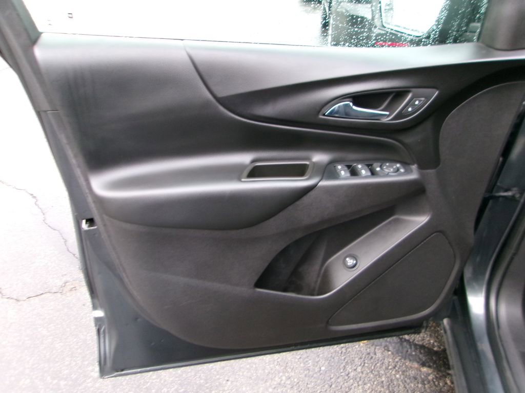 Used 2018 Chevrolet Equinox LT w/ Sun & Infotainment Package image 11