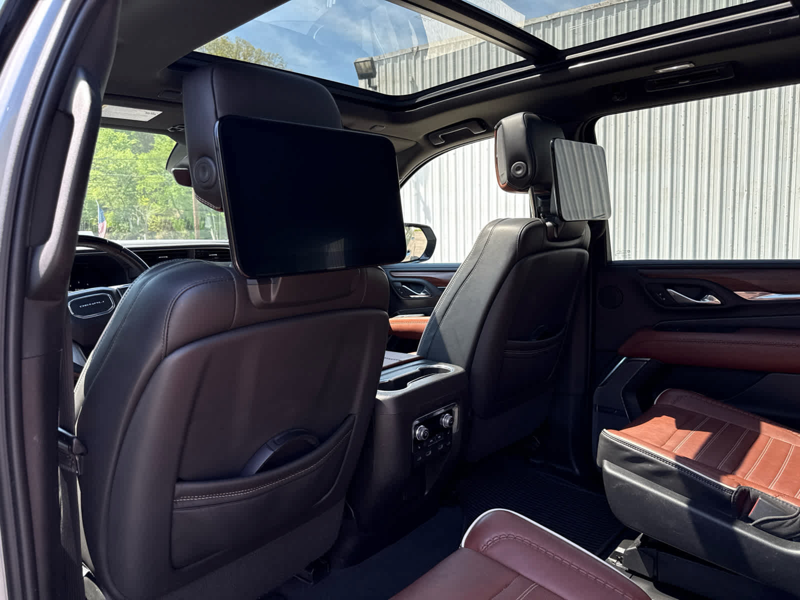 Used 2023 GMC Yukon XL Denali Ultimate AWD/4WD image 24
