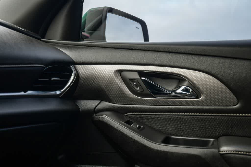 Used 2022 Chevrolet Traverse Premier FWD image 23