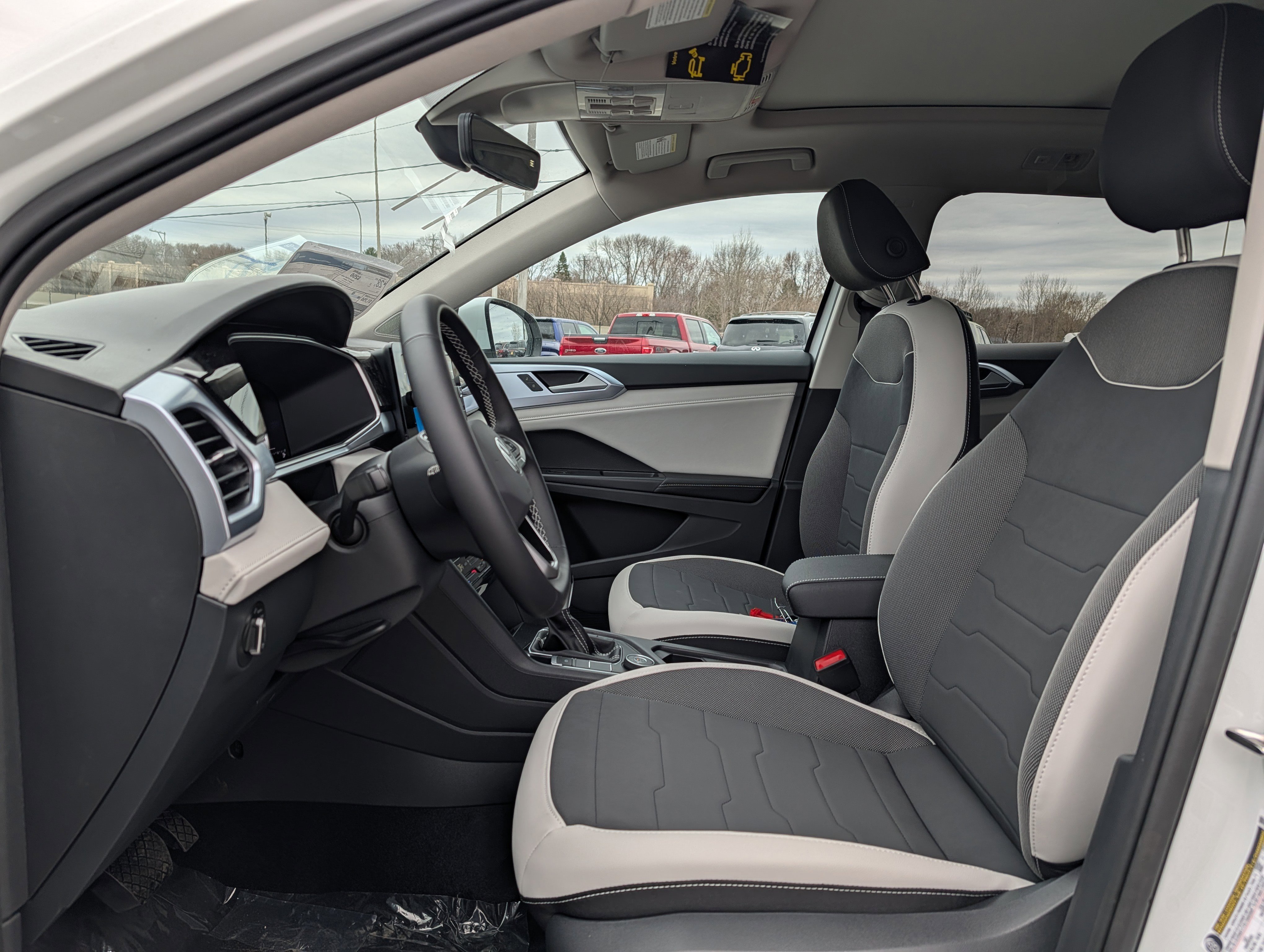 New 2026 Volkswagen Taos SE image 5