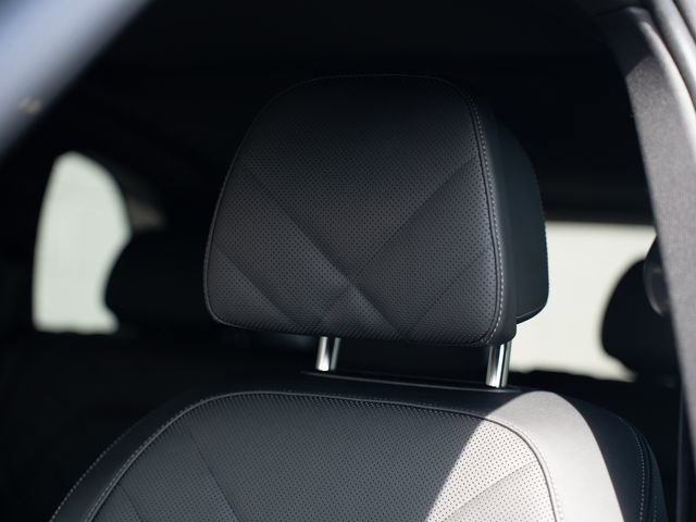 Used 2025 BMW X5 M60i w/ Climate Comfort Package image 19