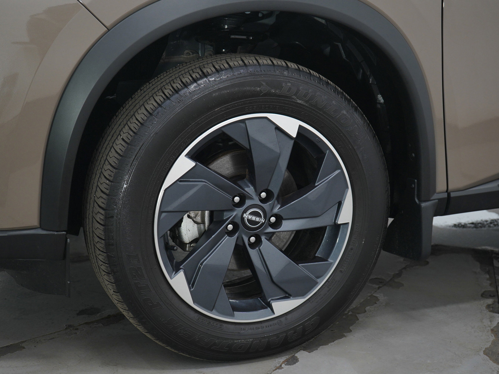 Used 2024 Nissan Rogue SV w/ SV Premium Package image 28