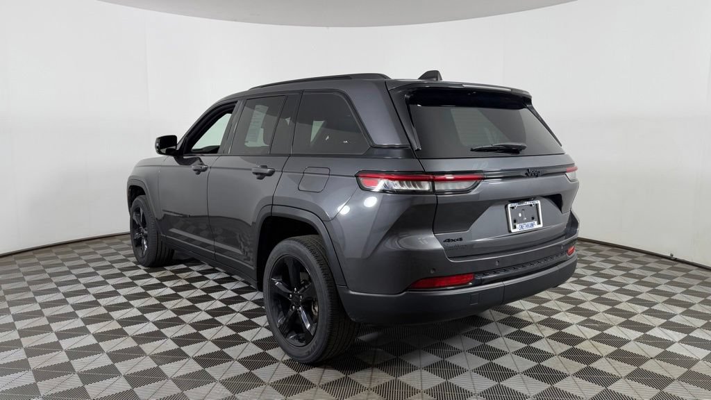 Used 2023 Jeep Grand Cherokee Altitude AWD/4WD image 7