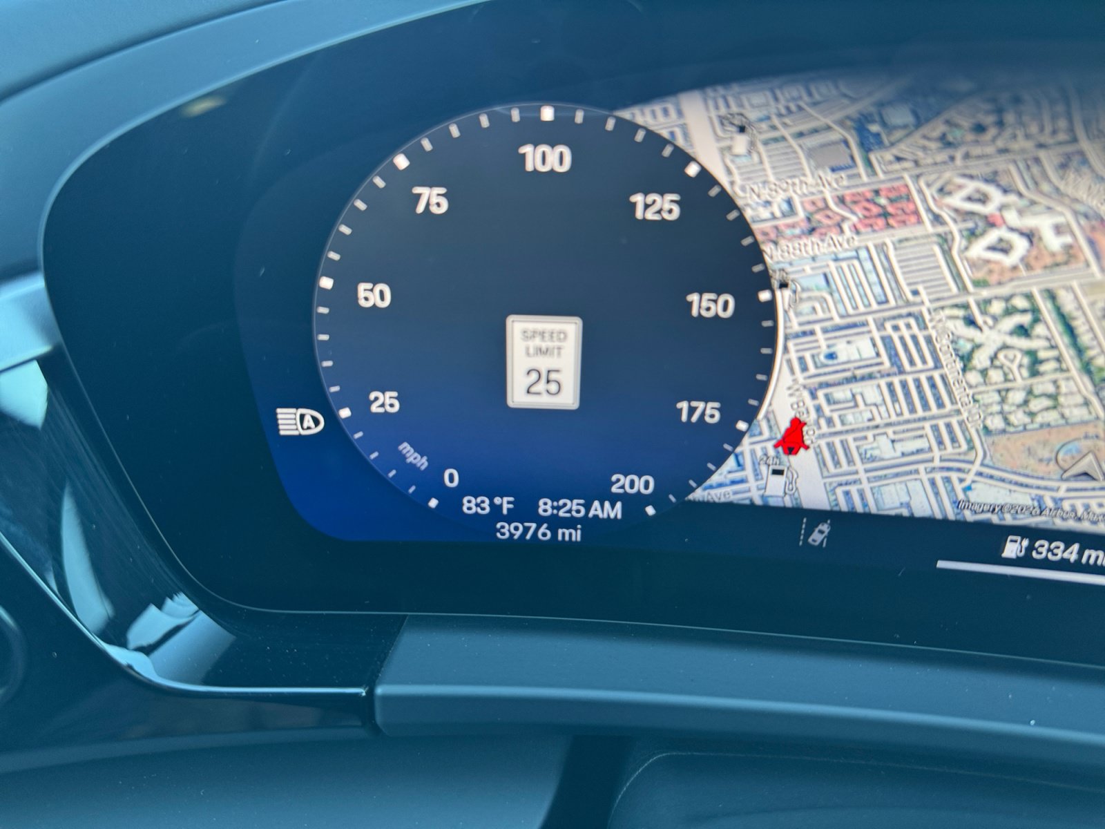 Used 2025 Porsche Macan Electric RWD image 11