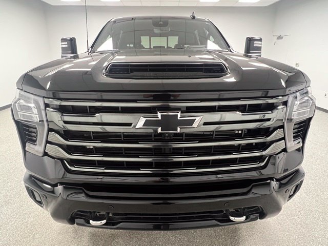 Used 2024 Chevrolet Silverado 3500 High Country w/ Technology Package AWD/4WD image 3