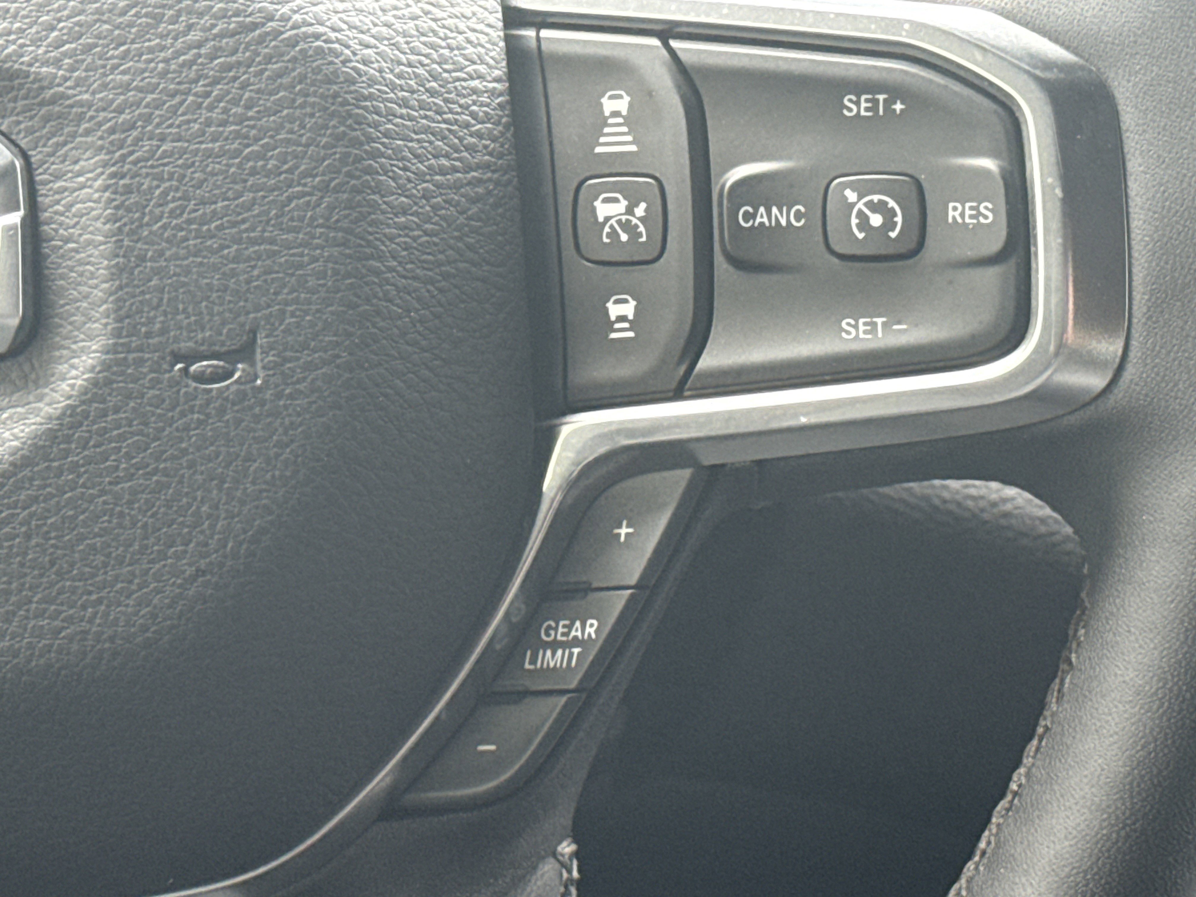 Used 2025 RAM 3500 Laramie AWD/4WD image 20