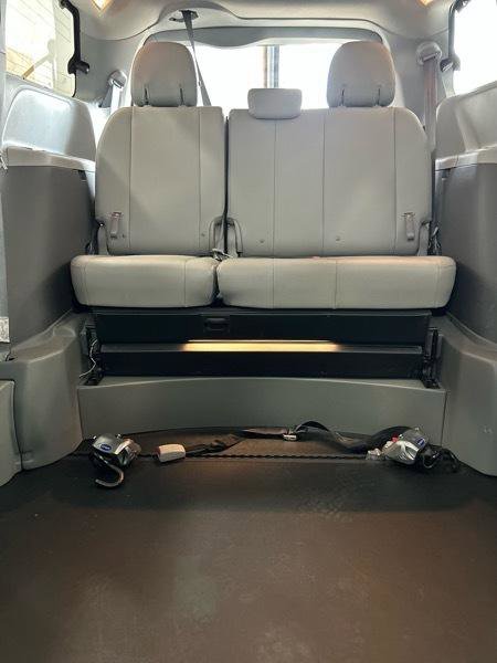 Used 2020 Toyota Sienna XLE w/ XLE Navigation Package image 17