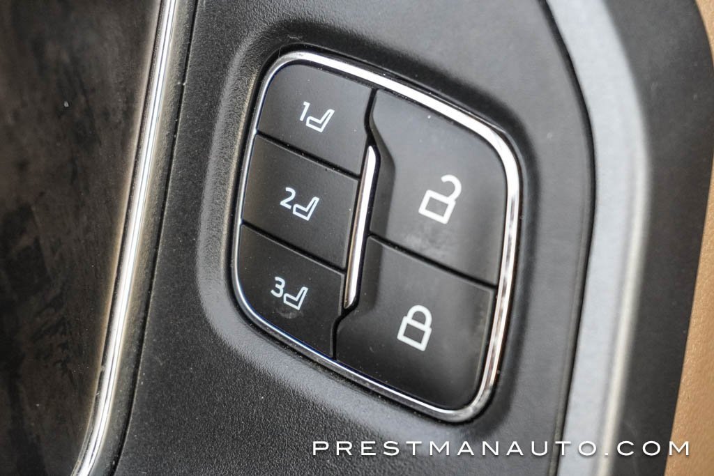 Used 2025 Ford F250 Lariat w/ Chrome Package image 26