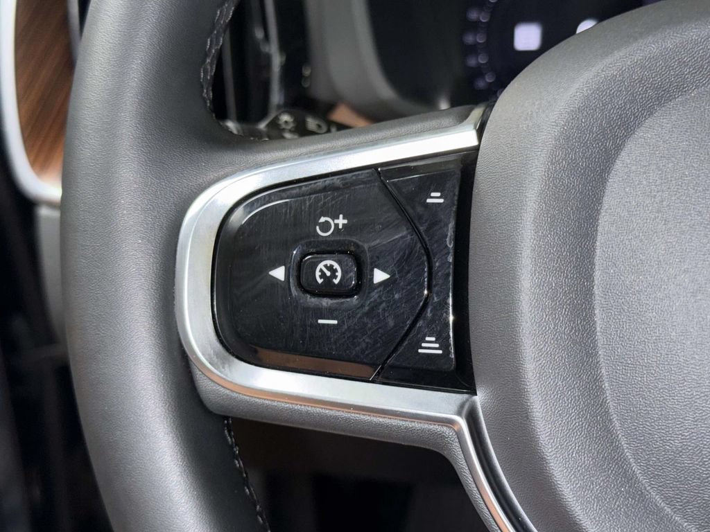 Used 2024 Volvo XC60 B5 Plus w/ Protection Package Premier AWD/4WD image 31