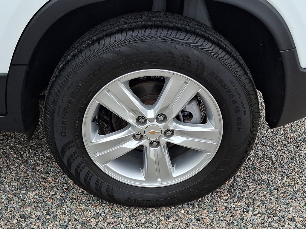 Used 2022 Chevrolet Trax LT w/ LT Convenience Package AWD/4WD image 12