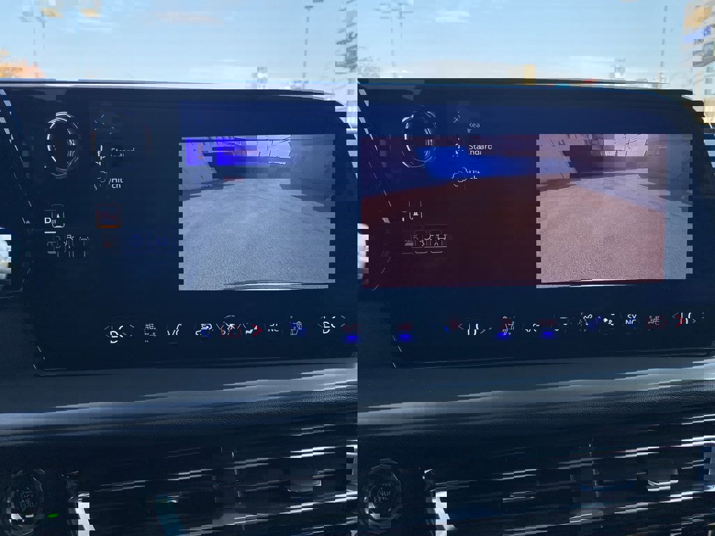 Used 2025 Chevrolet Traverse LT image 33