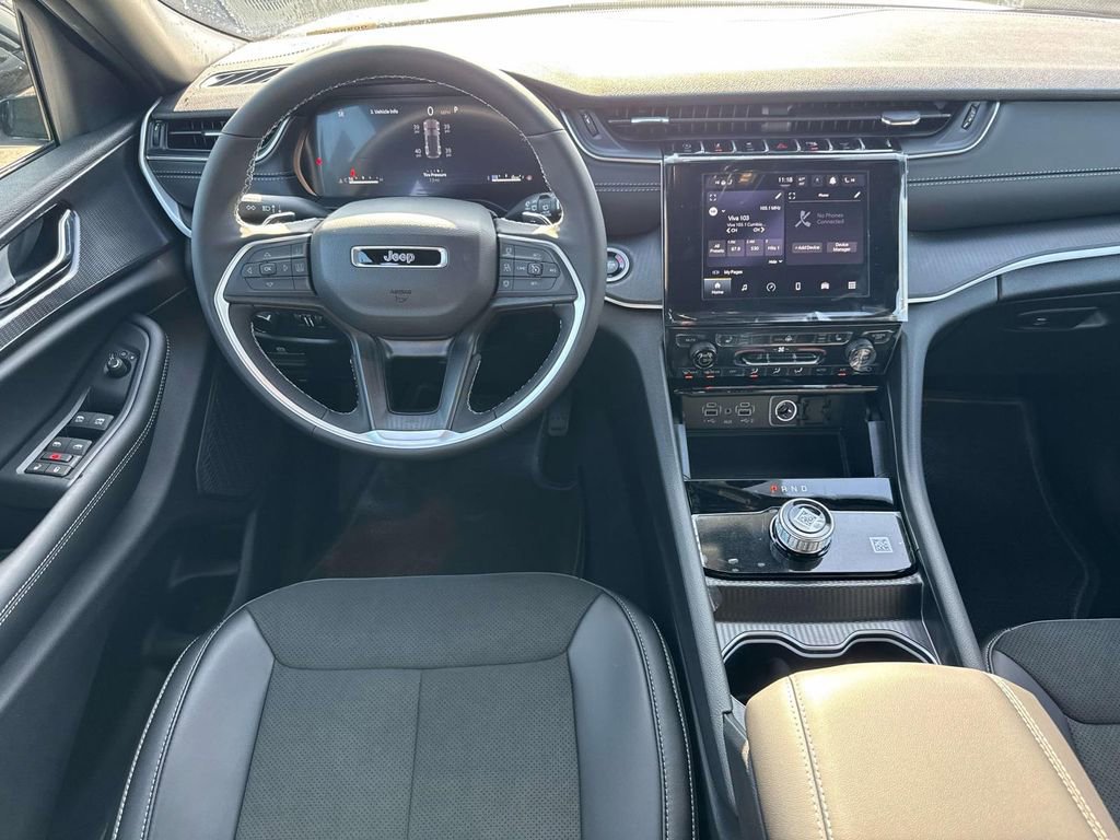 New 2025 Jeep Grand Cherokee Altitude image 12