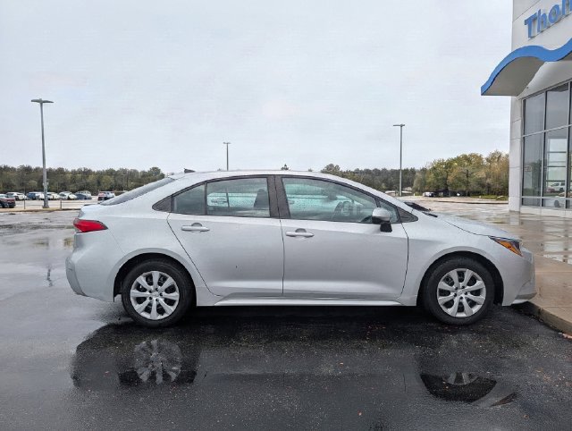 Used 2024 Toyota Corolla LE FWD image 3
