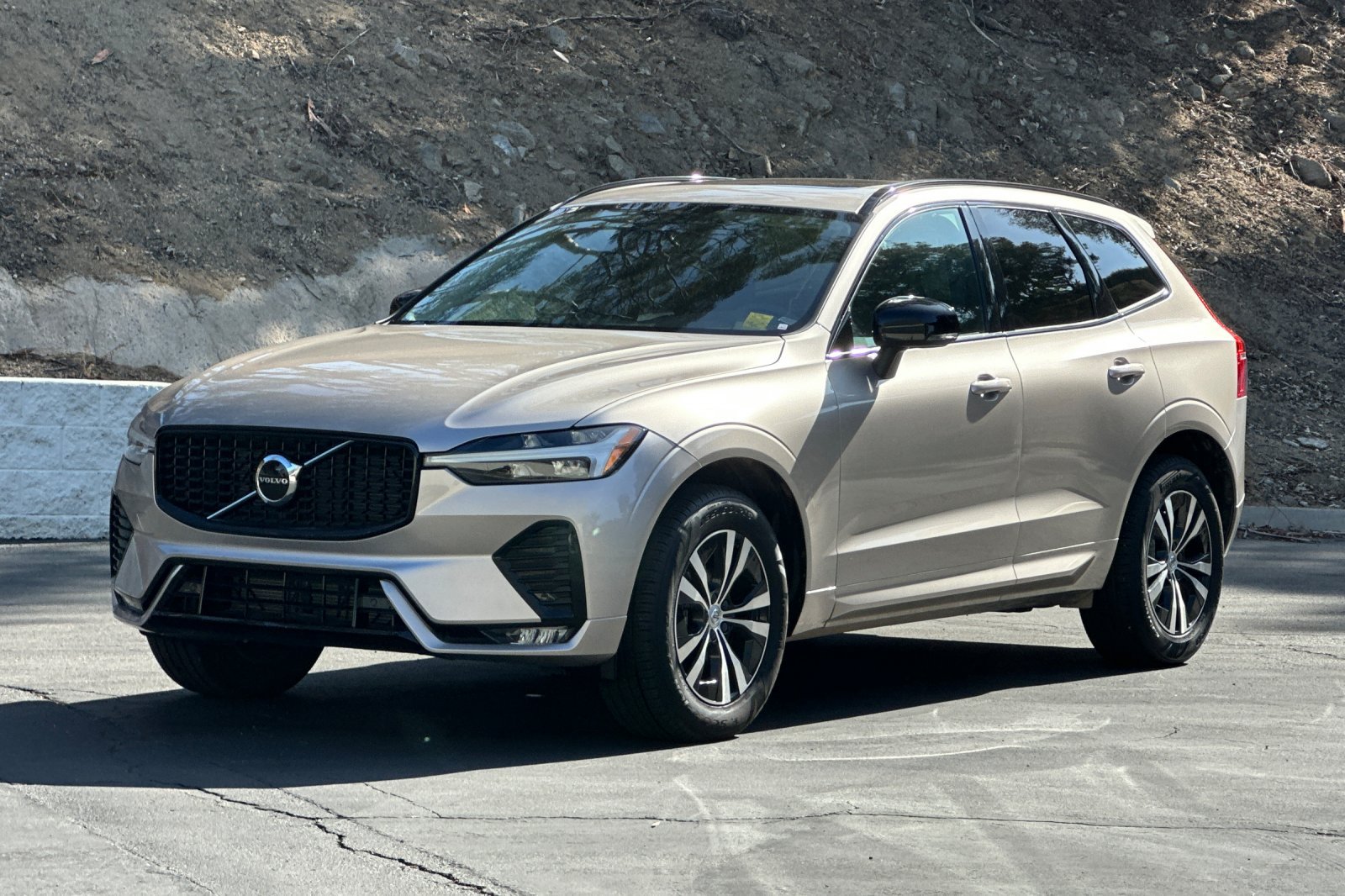 Certified 2025 Volvo XC60 B5 Core AWD/4WD image 9