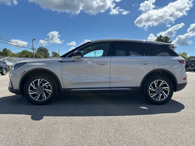 Used 2024 Lincoln Corsair FWD image 11