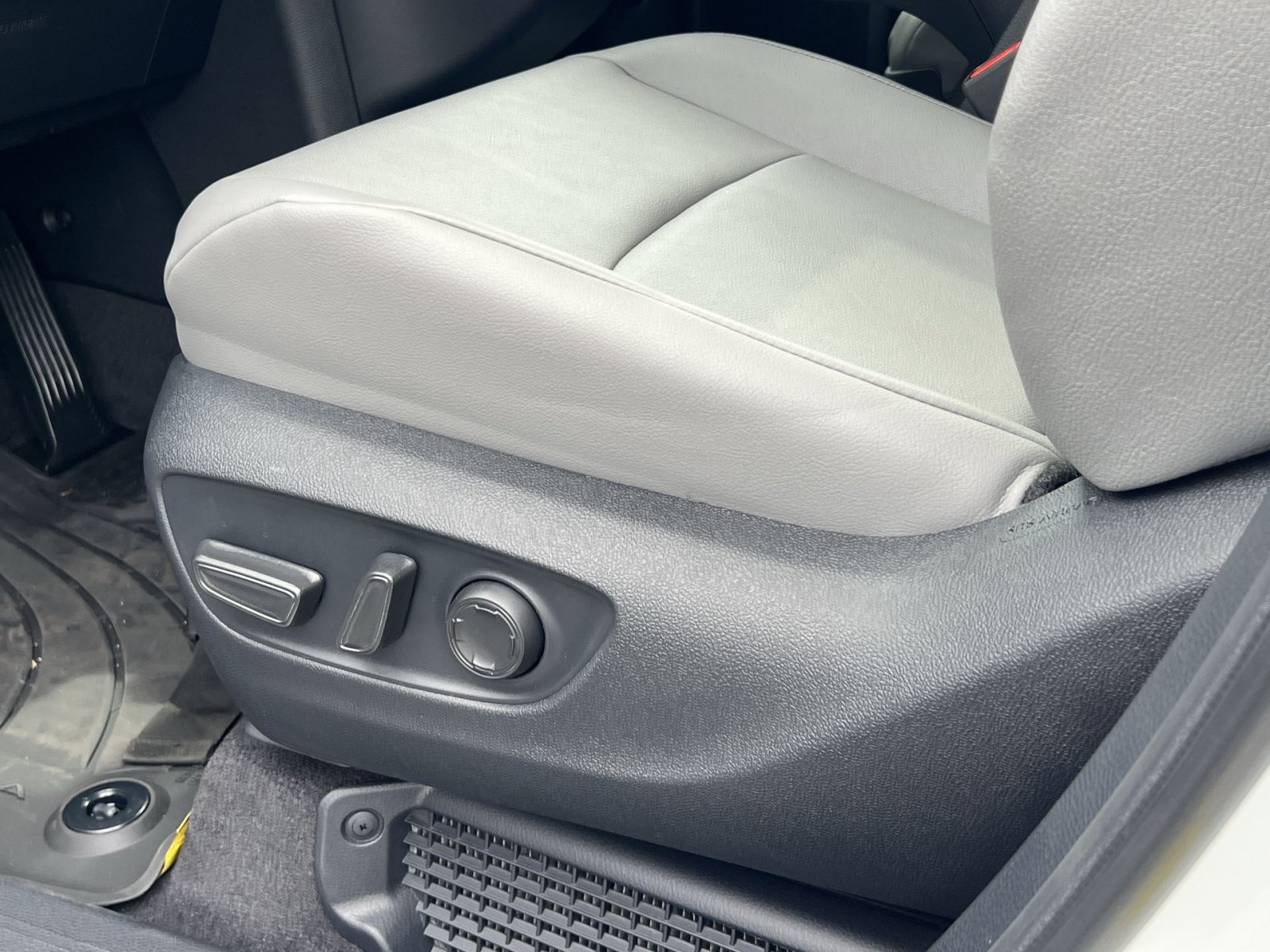 New 2026 Toyota Sienna XLE FWD image 14