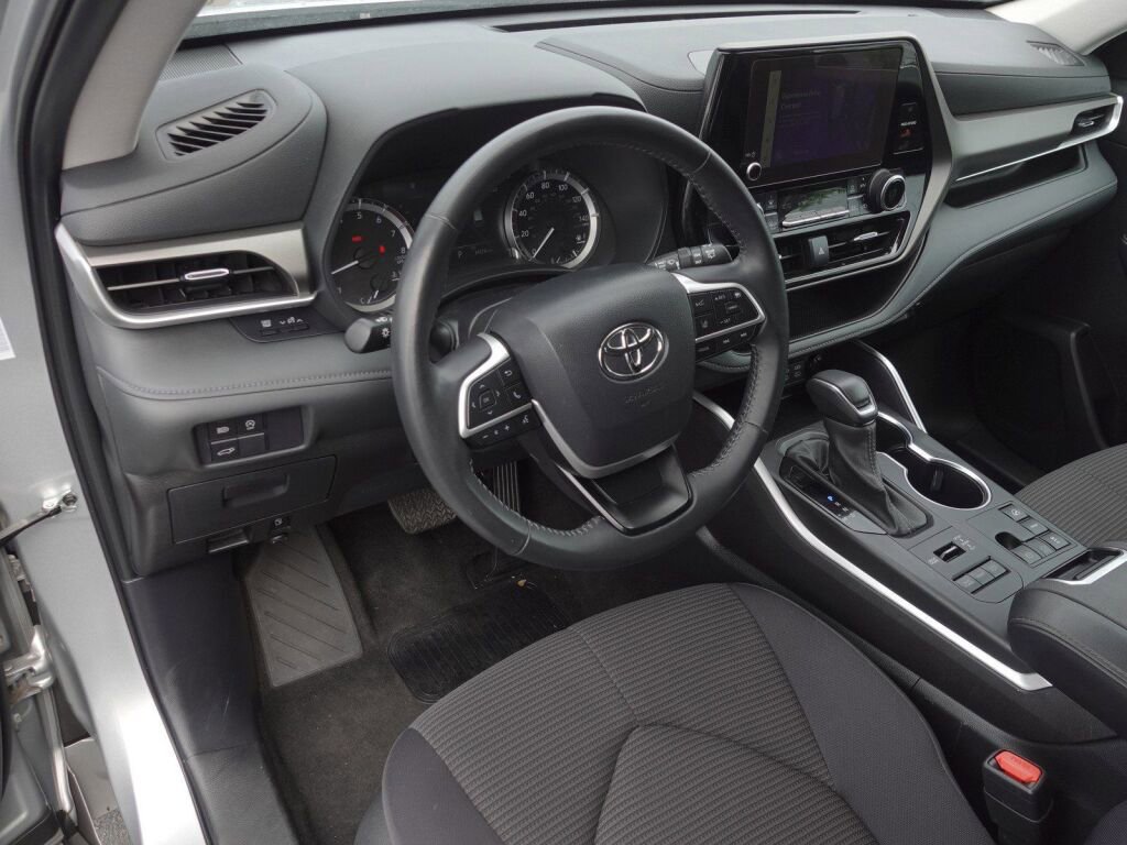 Certified 2024 Toyota Highlander LE image 10