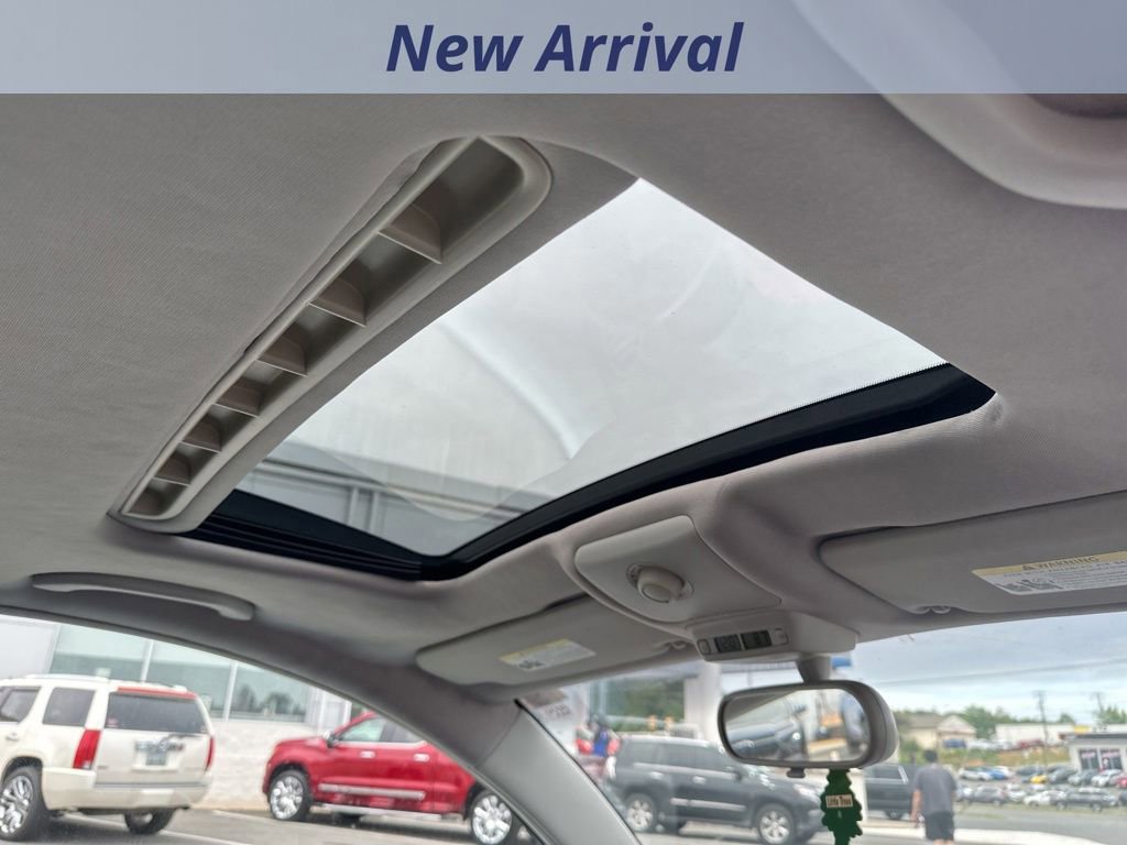 Used 2010 Volkswagen Beetle Final Edition FWD image 8