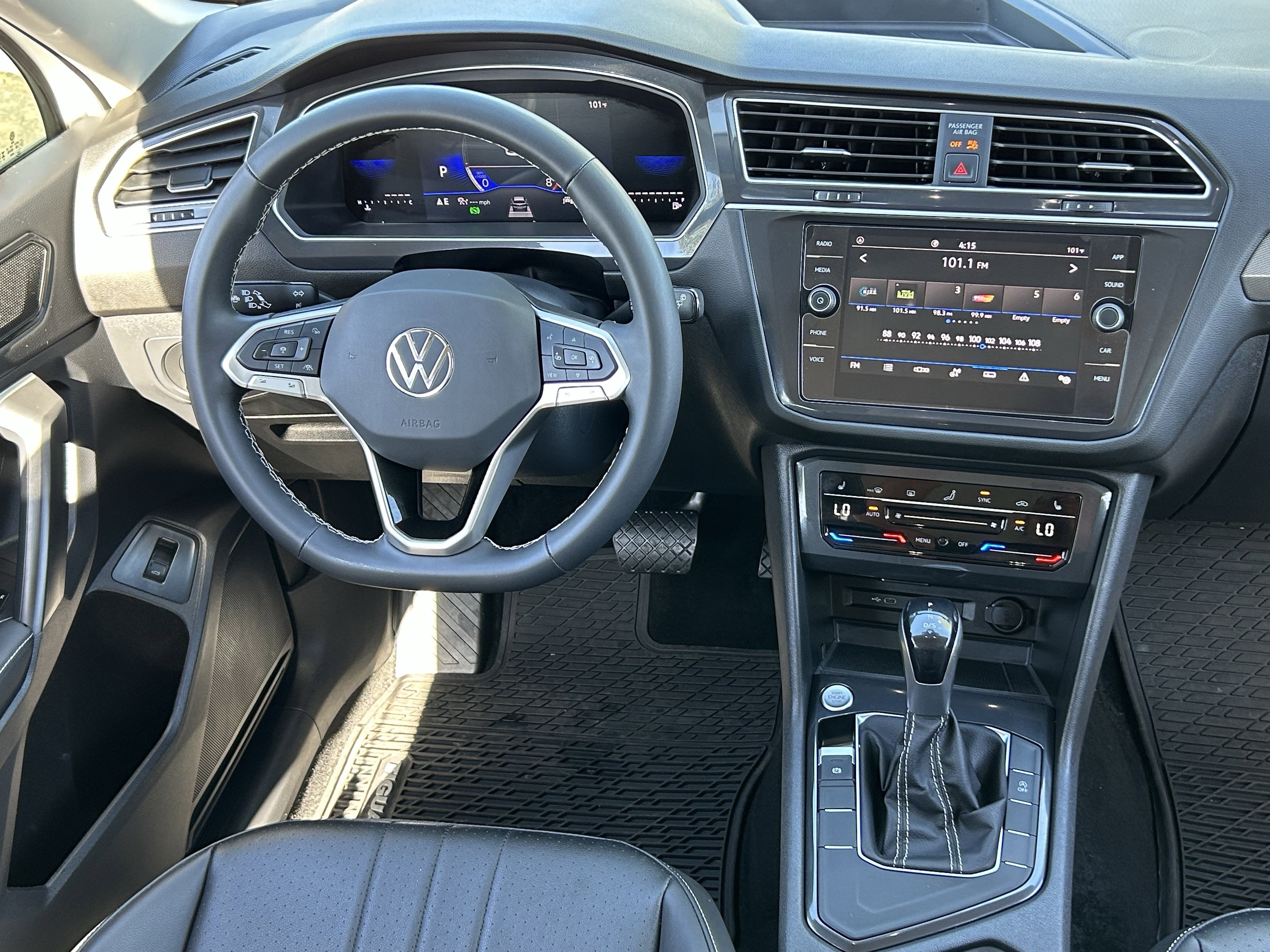 Used 2024 Volkswagen Tiguan SE FWD image 12