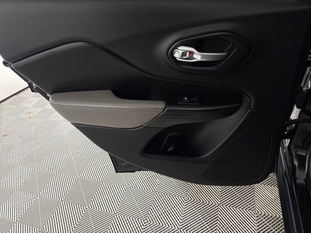 Used 2014 Jeep Cherokee Limited image 12