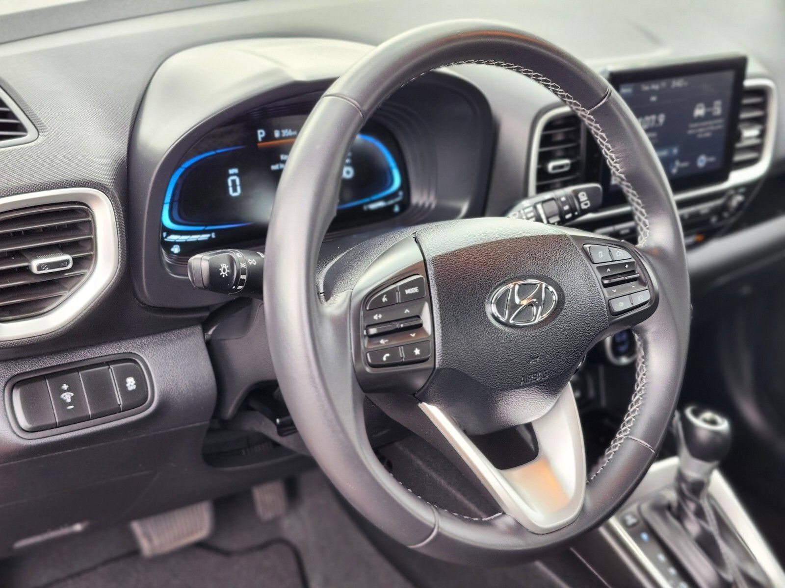 Certified 2026 Hyundai Venue SEL FWD image 20