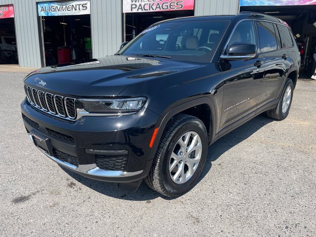 Used 2023 Jeep Grand Cherokee L Limited w/ Luxury Tech Group II image 3