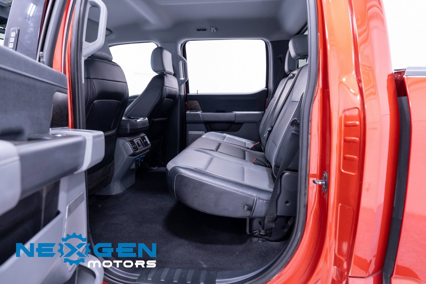 Used 2023 Ford F150 Lariat w/ Trailer Tow Package image 41