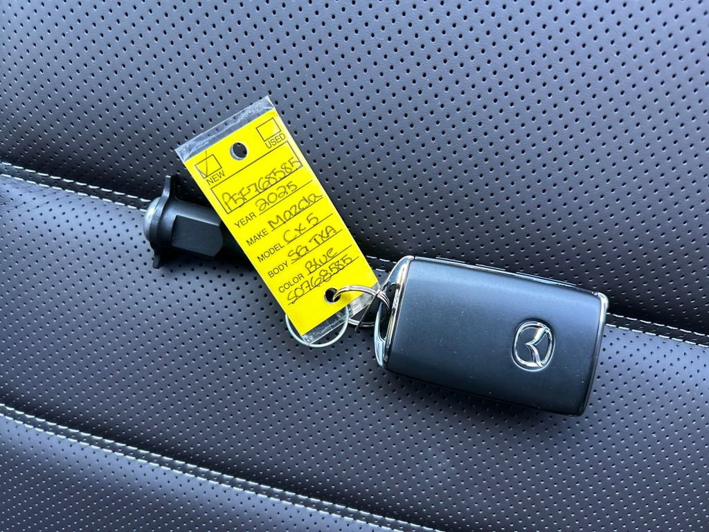 New 2025 MAZDA CX-5 Signature image 29