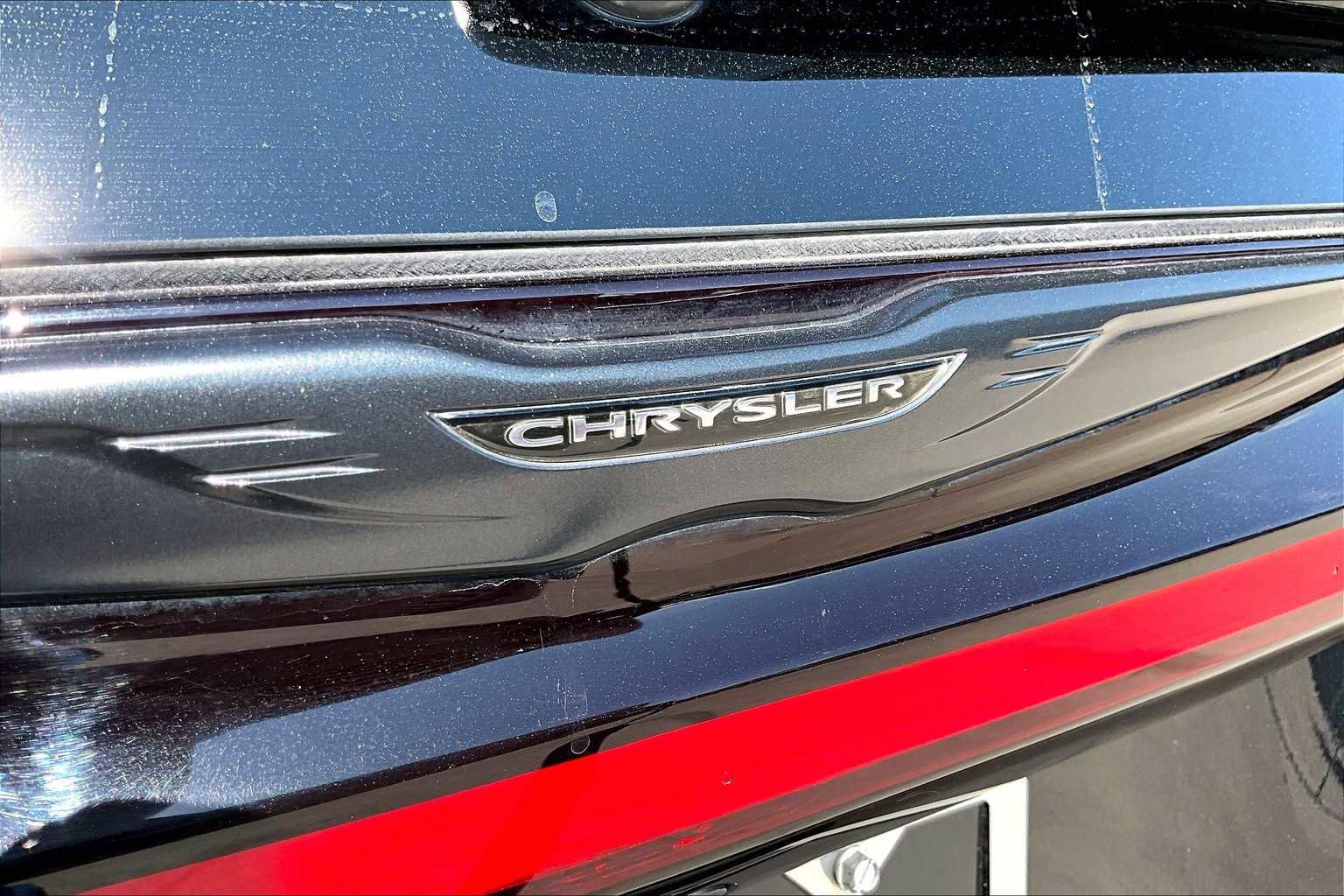Used 2023 Chrysler Pacifica Limited w/ S Appearance Package image 31