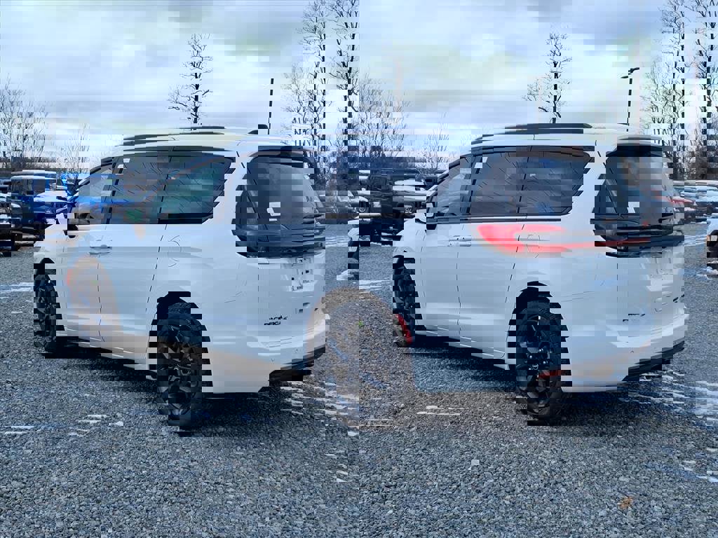 New 2026 Chrysler Pacifica Limited image 3