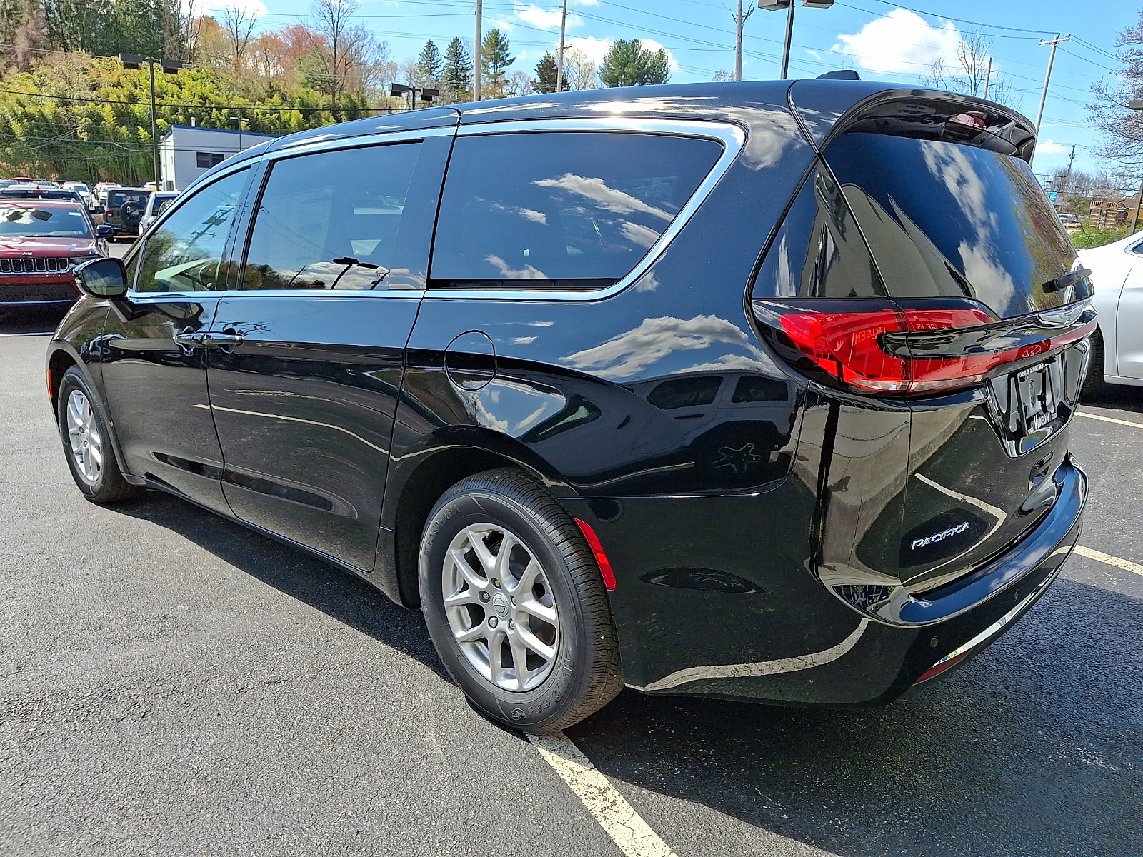 New 2026 Chrysler Pacifica Select FWD image 4