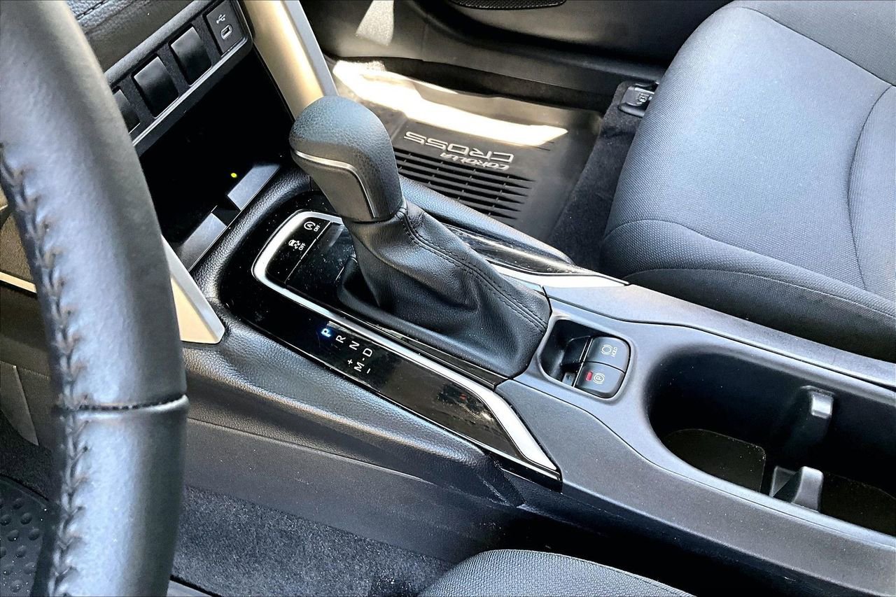 Used 2024 Toyota Corolla Cross LE w/ Moonroof Package image 15