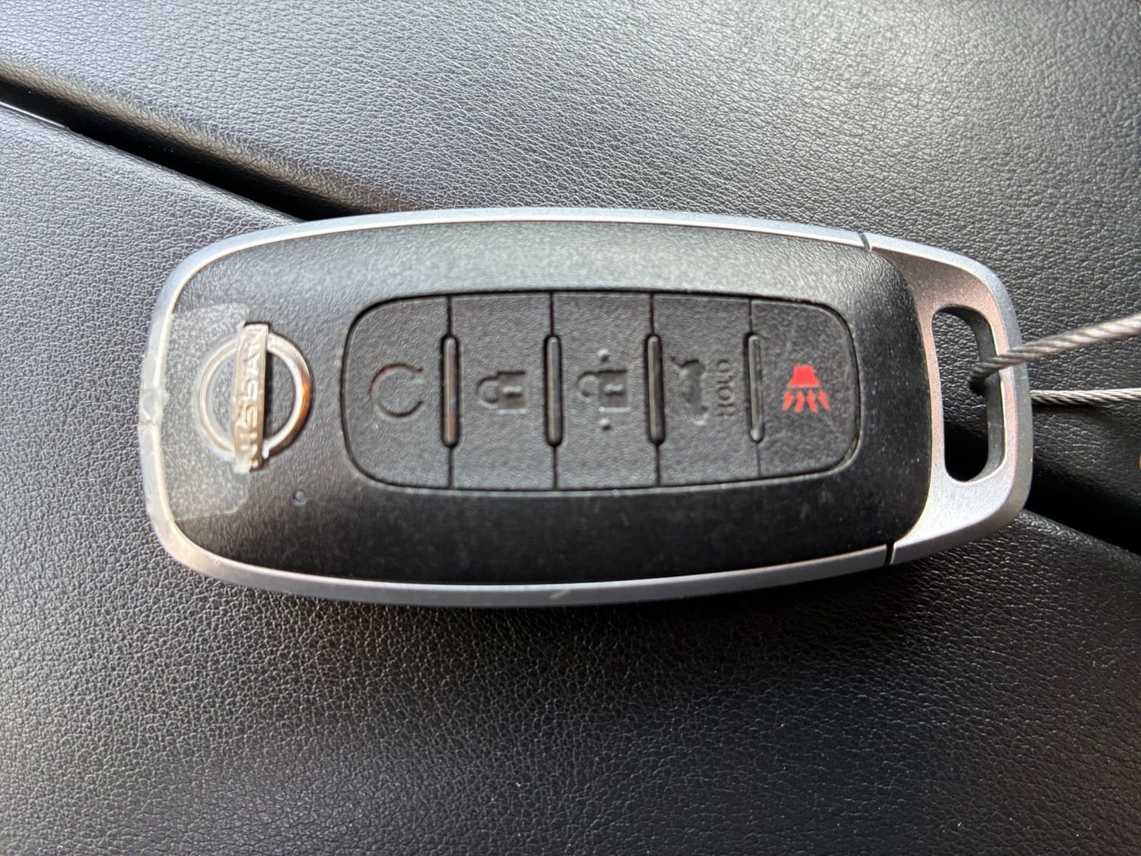 Used 2025 Nissan Rogue SV image 27